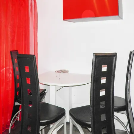 On The French Riviera With Balcony, 150m From The Beach! Apartment